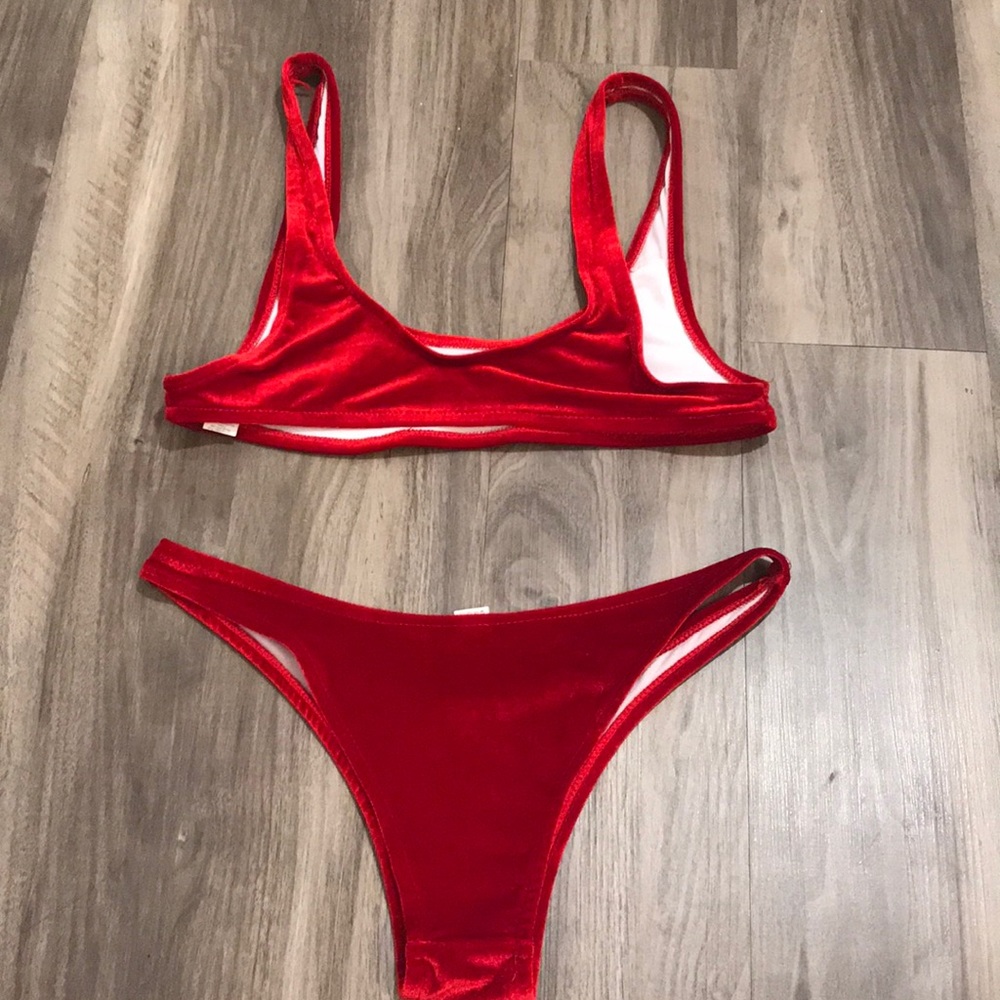 Bikini - Picture 2 of 4